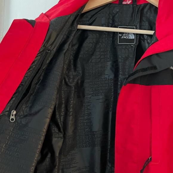 Red Northface windbreaker - Picture 4 of 4